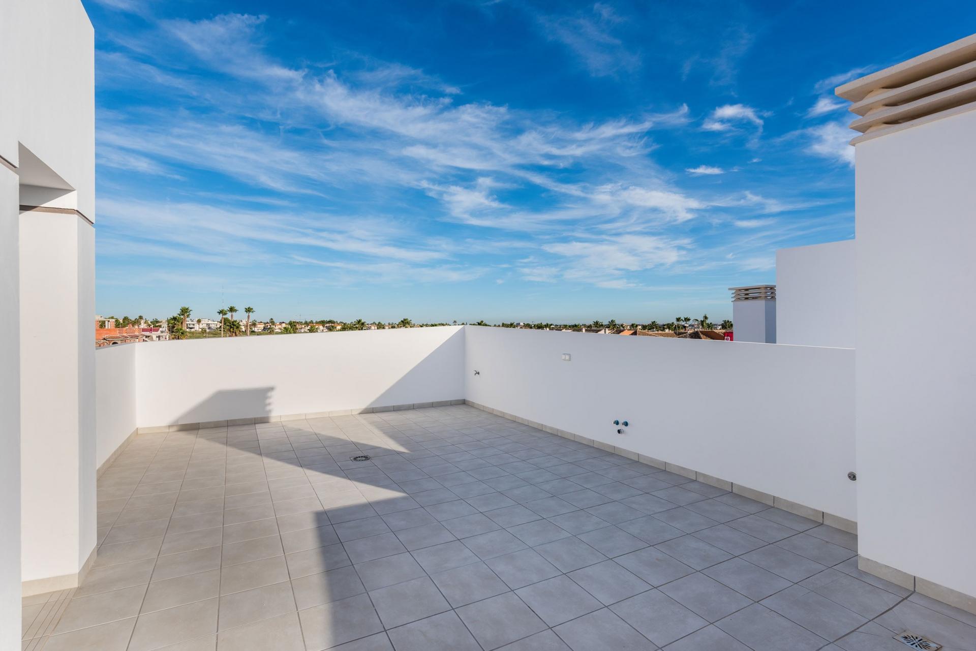 Modern villa for sale in Los Alcazares, Costa Calida in Medvilla Spanje