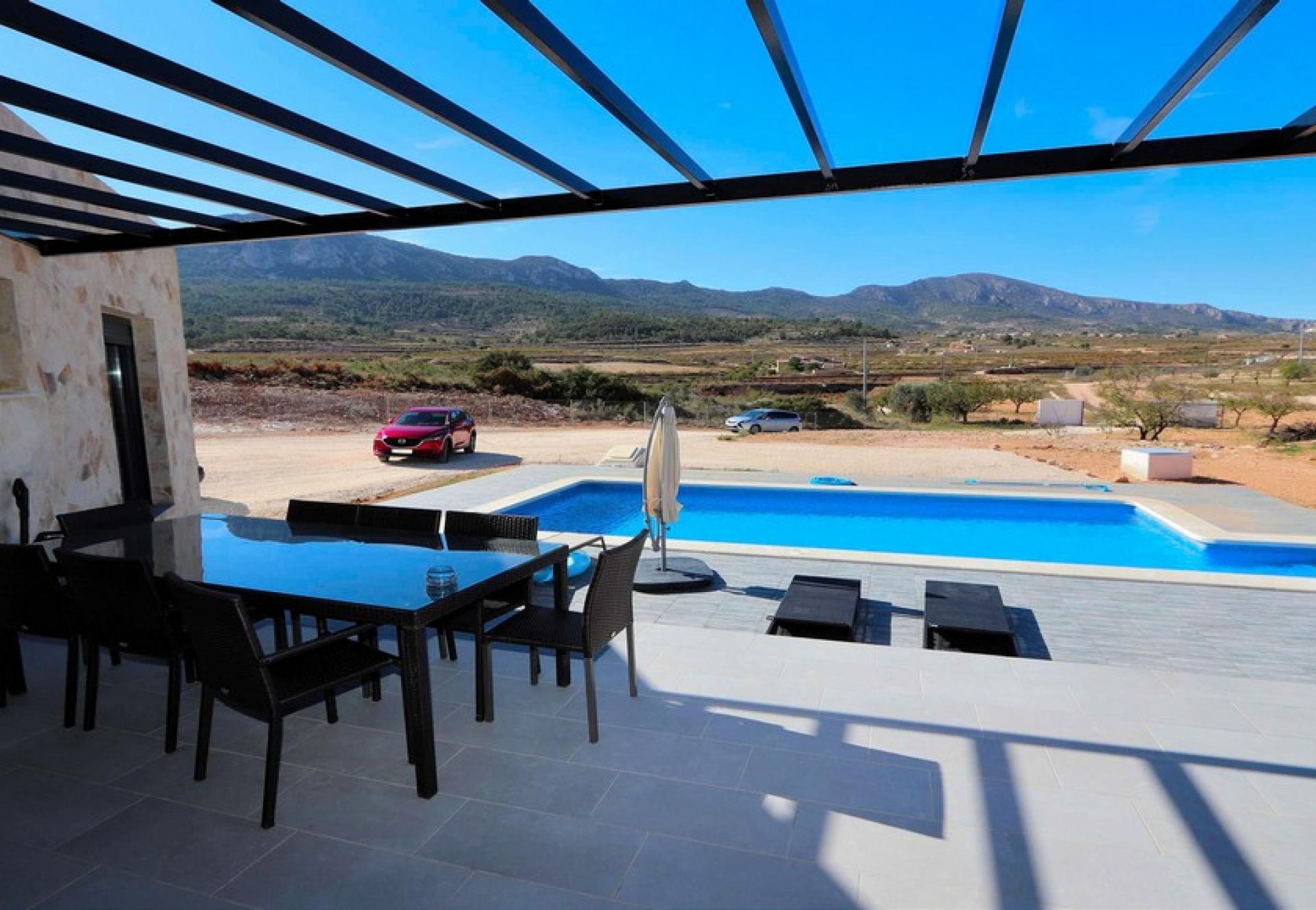 Modern Spanish villa in Hondon de las Nieves, Hondon valley in Medvilla Spanje