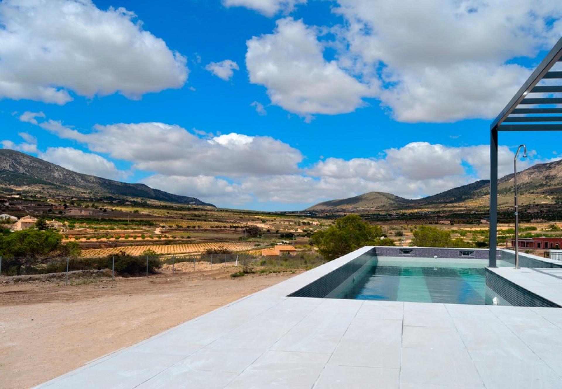 Modern Spanish villa in Hondon de las Nieves, Hondon valley in Medvilla Spanje