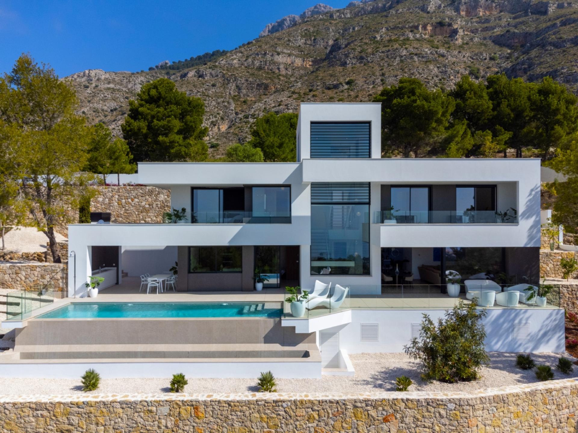 Top villa in Exclusive Area of the Mondaine Seaside Resort of Altea in Medvilla Spanje