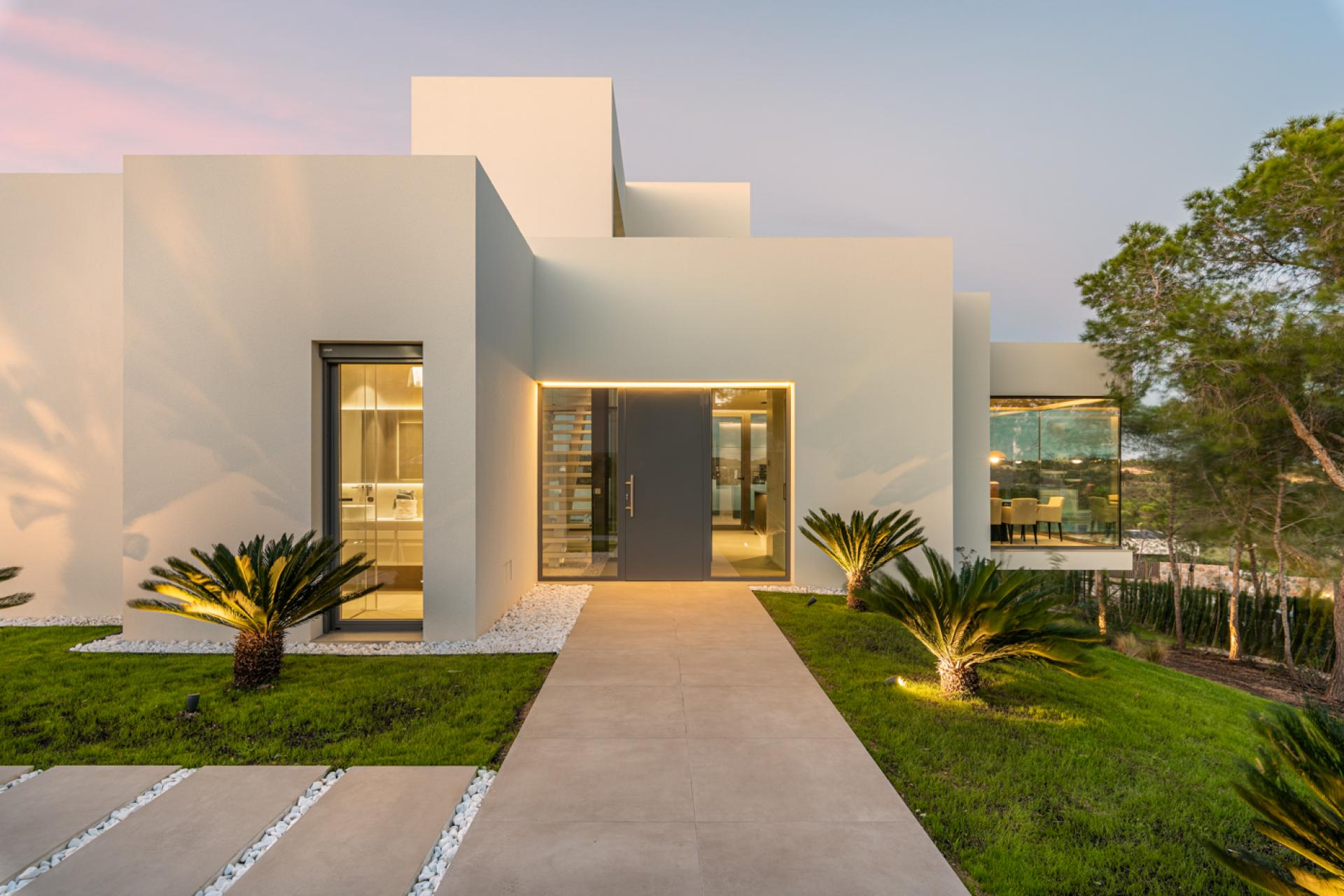 Villa with unique design on the luxurious golf resort of Las Colinas in Medvilla Spanje