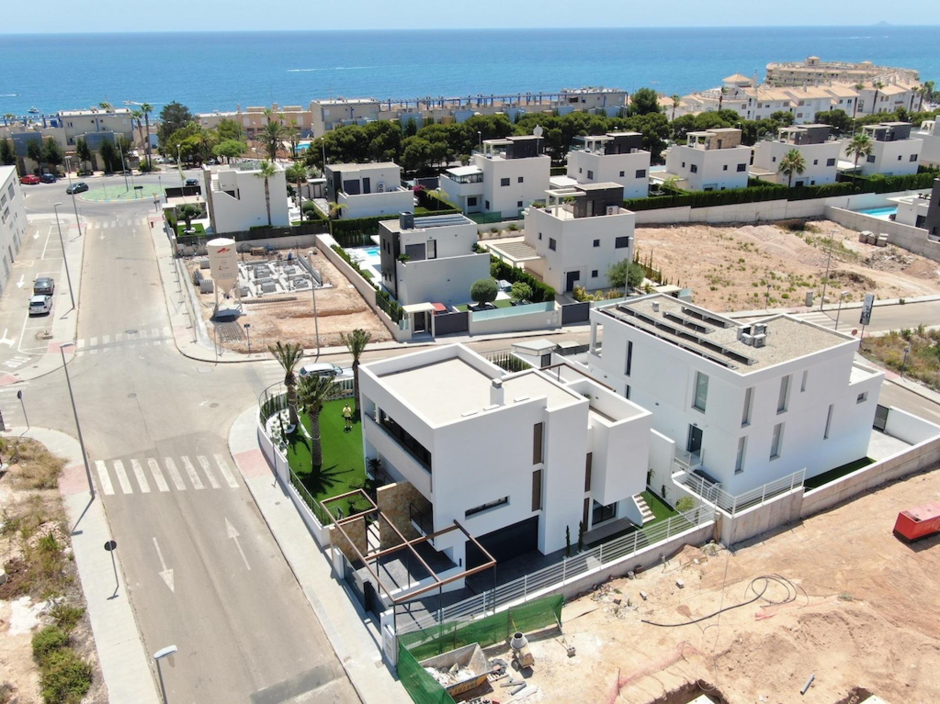 4 bedroom Villa in Dehesa De Campoamor - New build in Medvilla Spanje