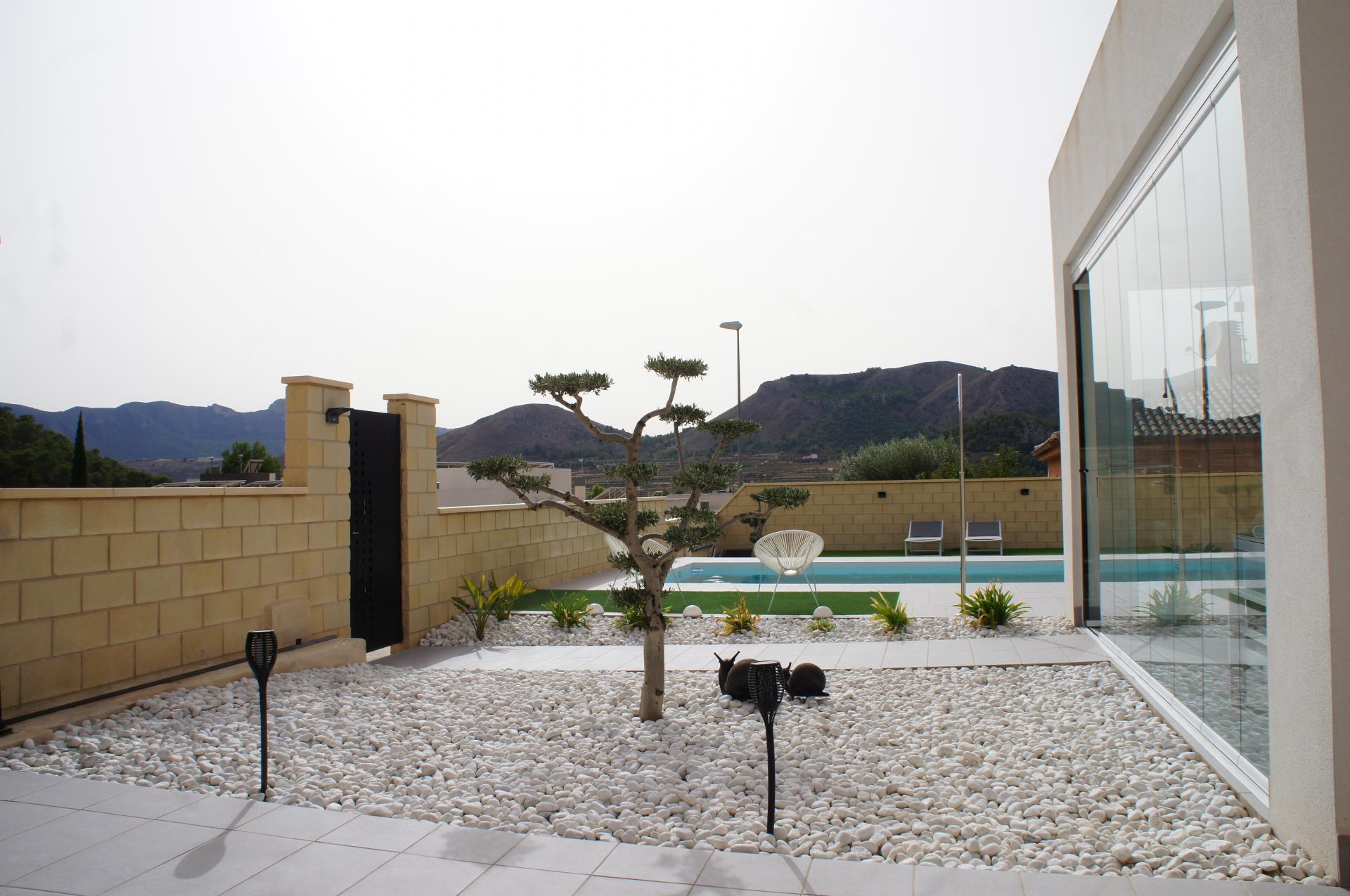 Beautiful almost new build villa for sale La Romana in Medvilla Spanje