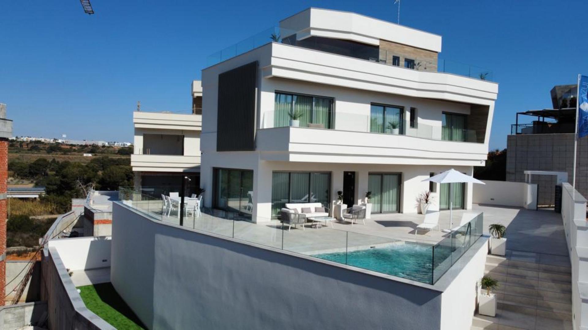 4 bedroom Villa in Campoamor - Orihuela Costa - New build in Medvilla Spanje