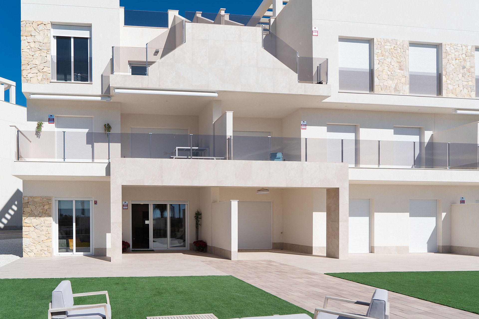 2 bedroom Apartments - solarium in El Raso in Medvilla Spanje