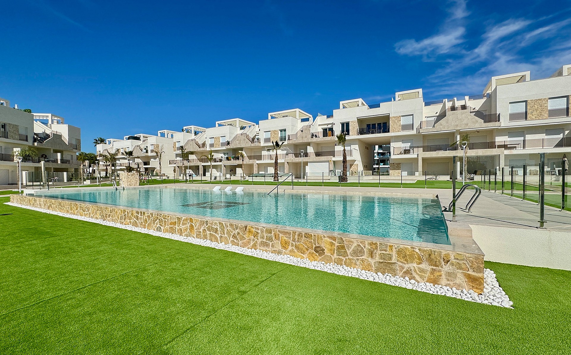 2 bedroom Apartments - solarium in El Raso in Medvilla Spanje