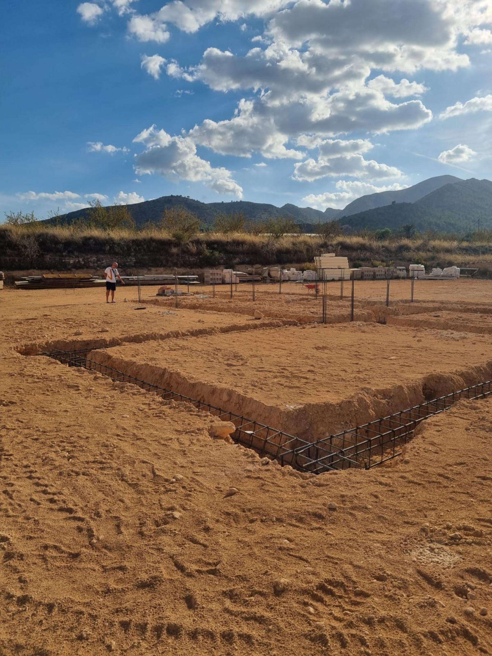 Detached villa with pool under construction in La Romana in Medvilla Spanje