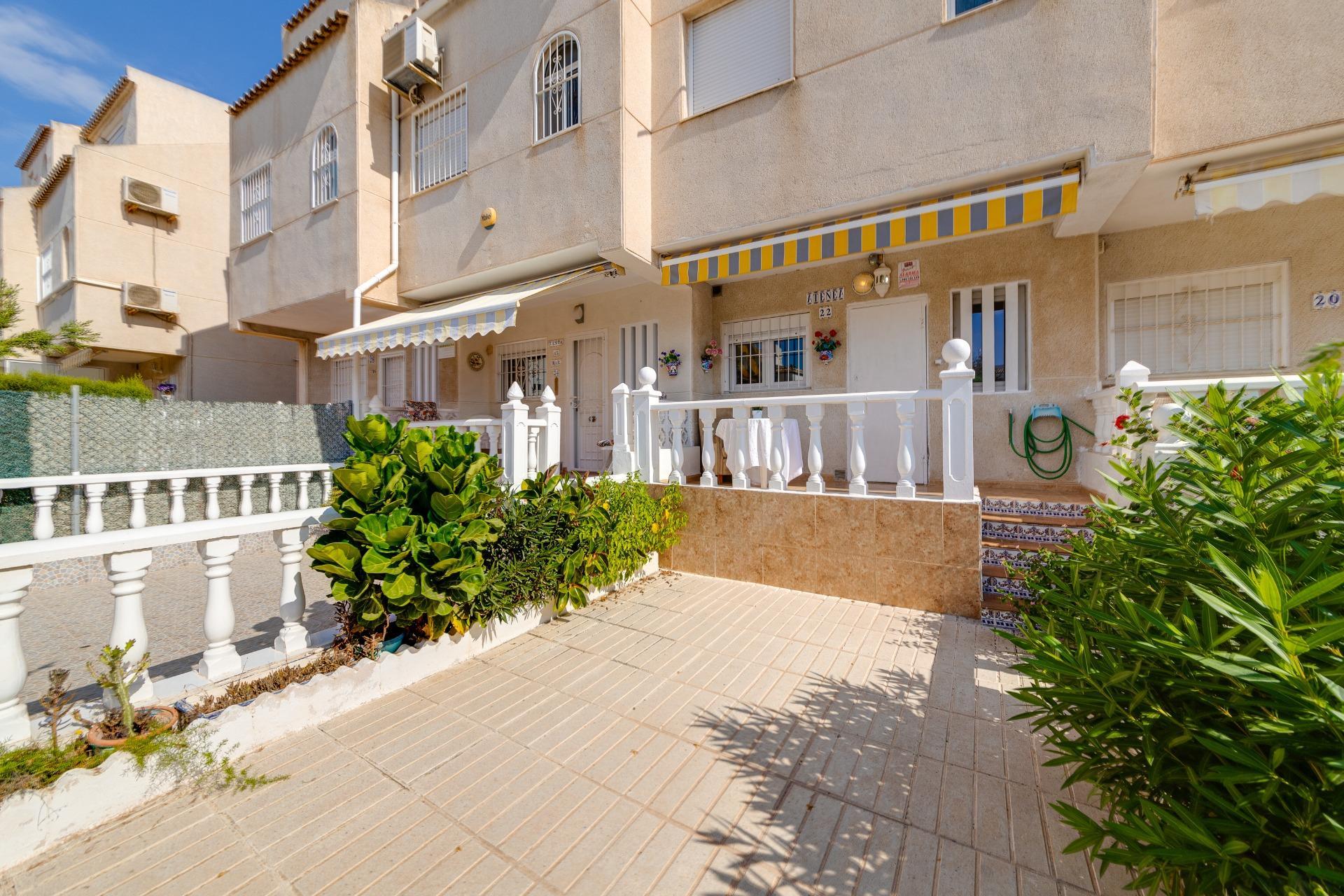 Beautiful 4 bedroom property in La Mata, Torrevieja in Medvilla Spanje