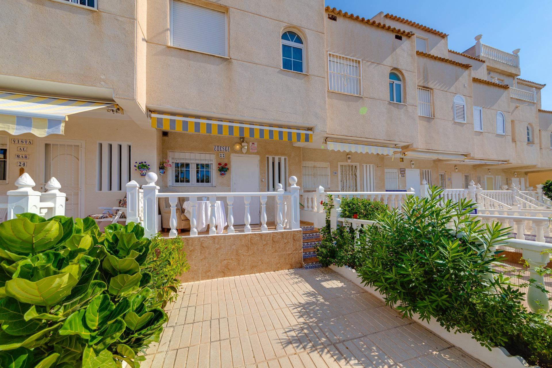 Beautiful 4 bedroom property in La Mata, Torrevieja in Medvilla Spanje