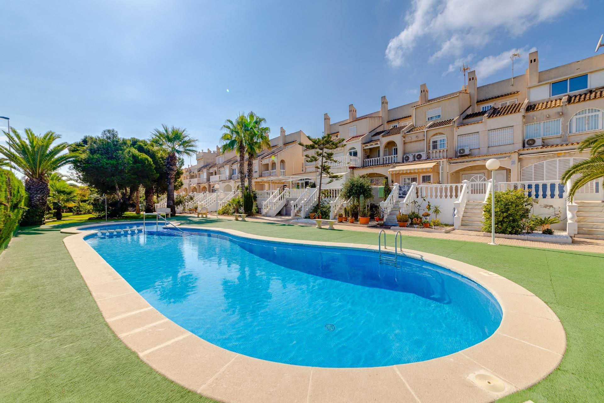 Beautiful 4 bedroom property in La Mata, Torrevieja in Medvilla Spanje