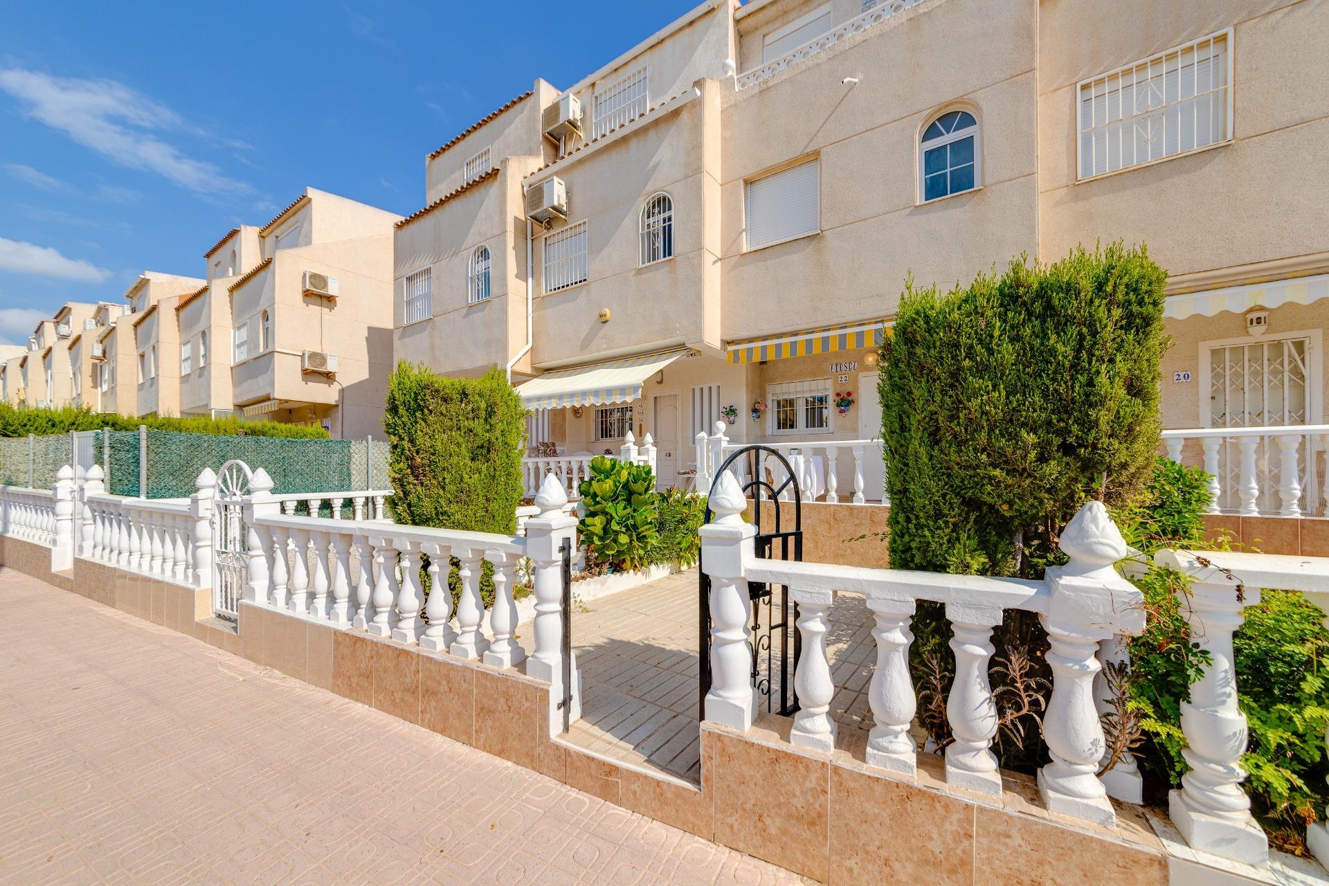 Beautiful 4 bedroom property in La Mata, Torrevieja in Medvilla Spanje