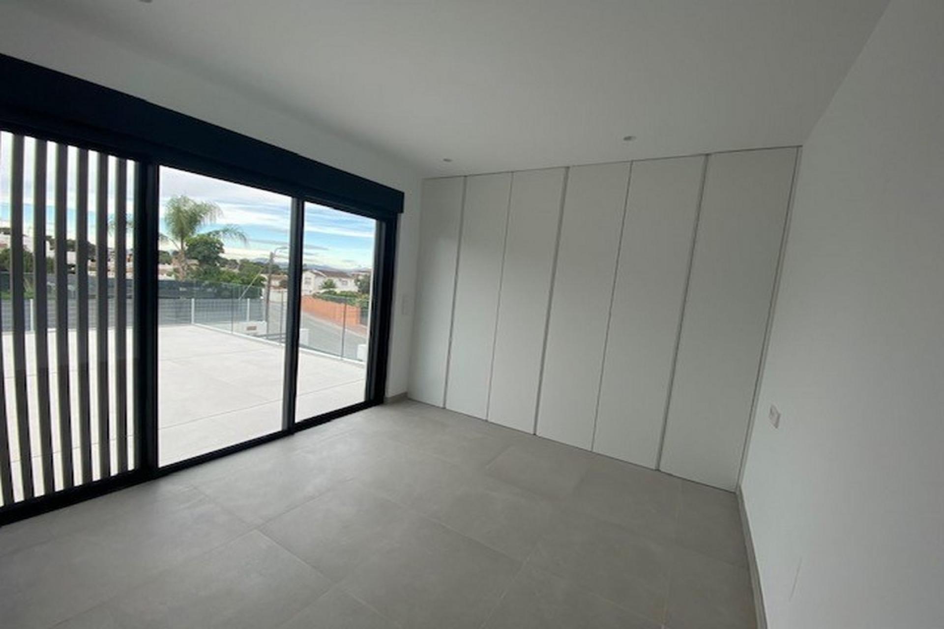 Detached new-build homes in Lomas de Cabo Roig in Medvilla Spanje