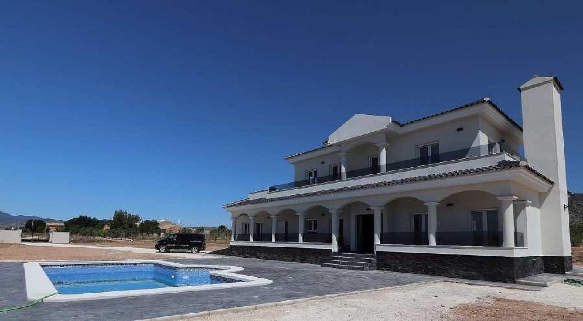 Luxury New Villas with Pool inc. land, licences & legalities in Alicante, Pinoso in Medvilla Spanje