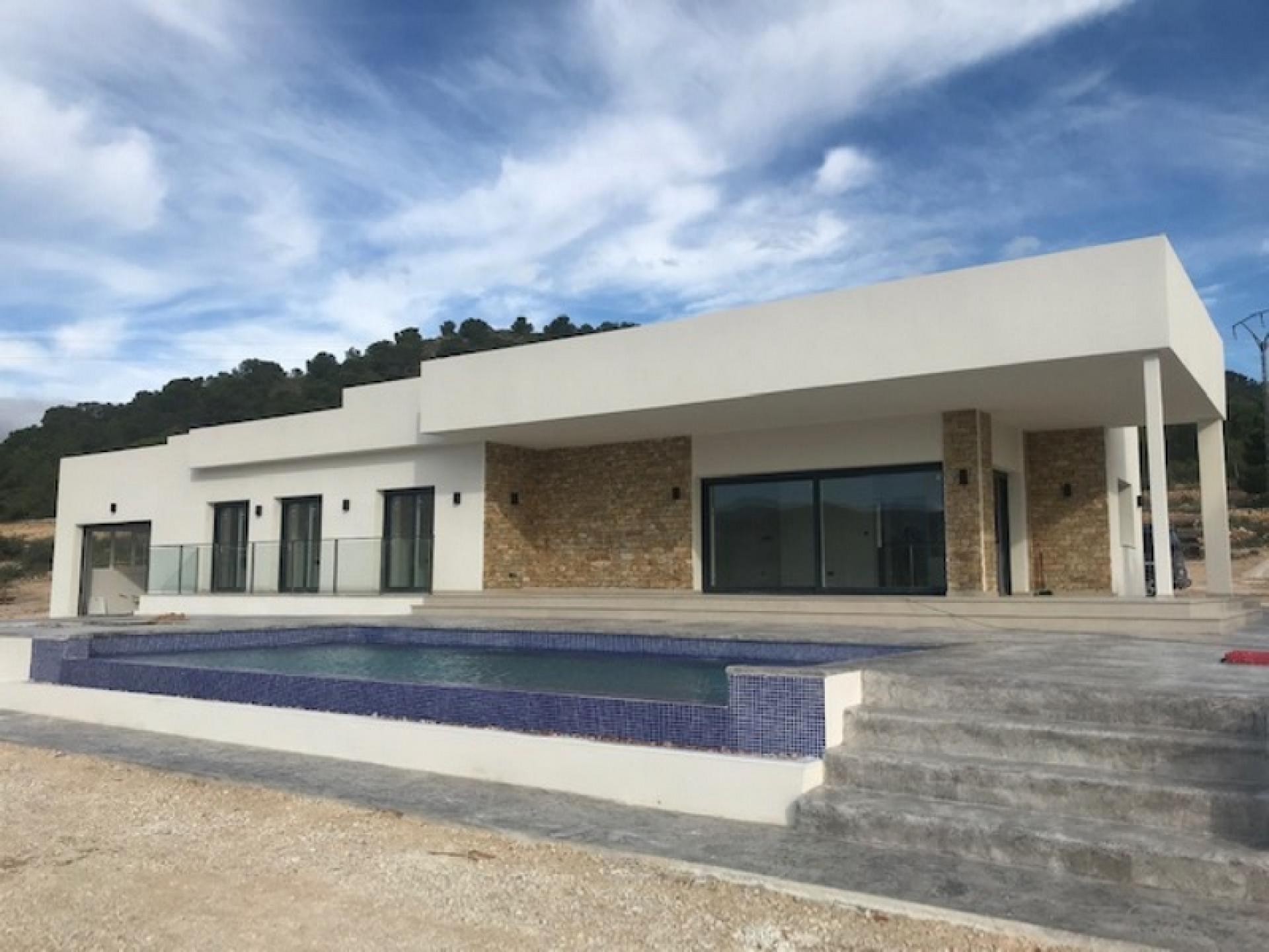 New villa in La Romana, inland Alicante in Medvilla Spanje