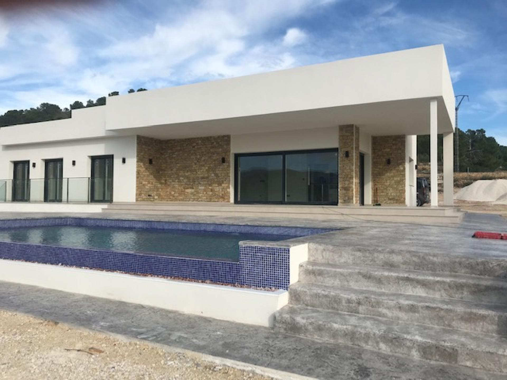 New villa in La Romana, inland Alicante in Medvilla Spanje