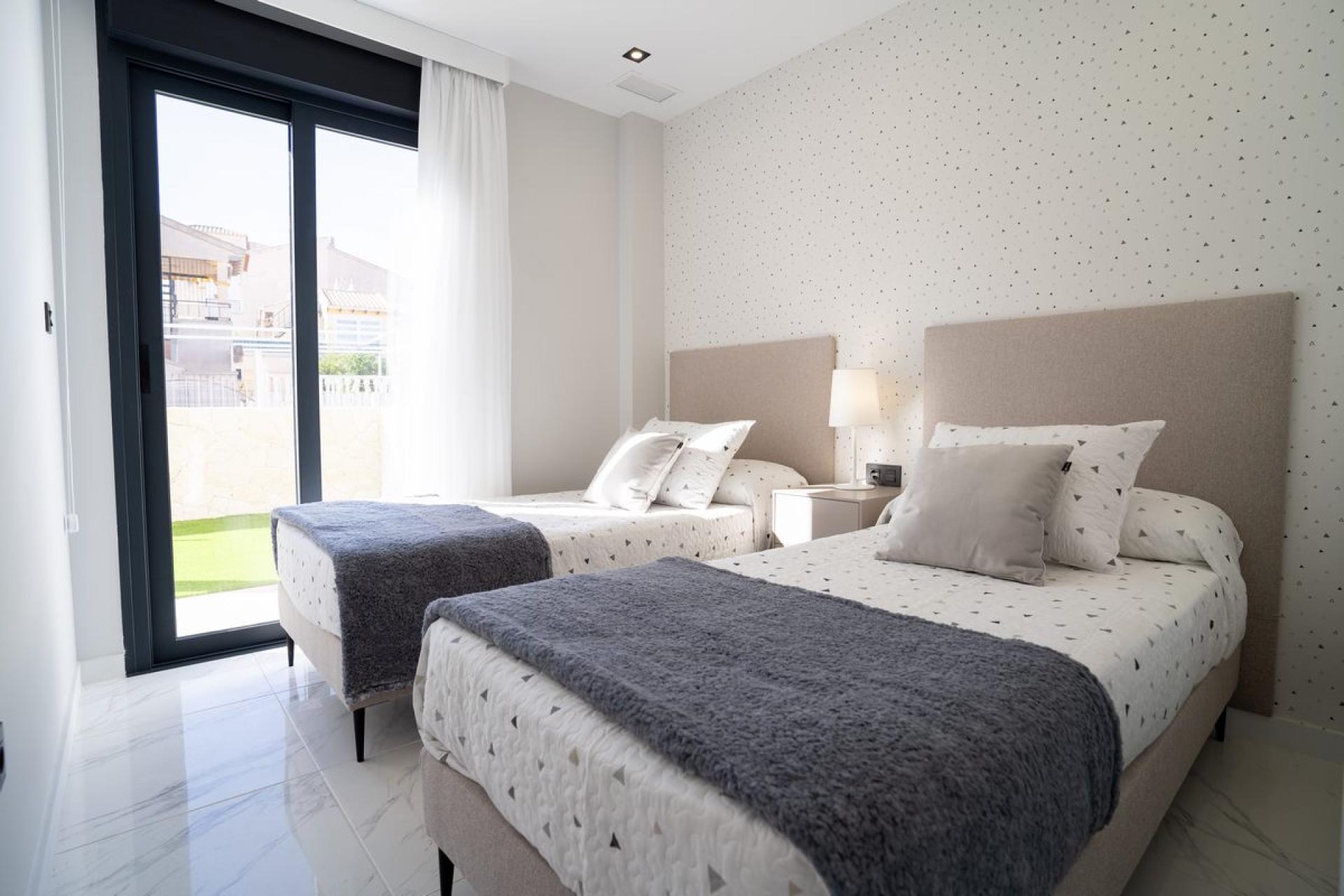 2 bedroom Apartments - solarium in Punta Prima - Orihuela Costa - New build in Medvilla Spanje