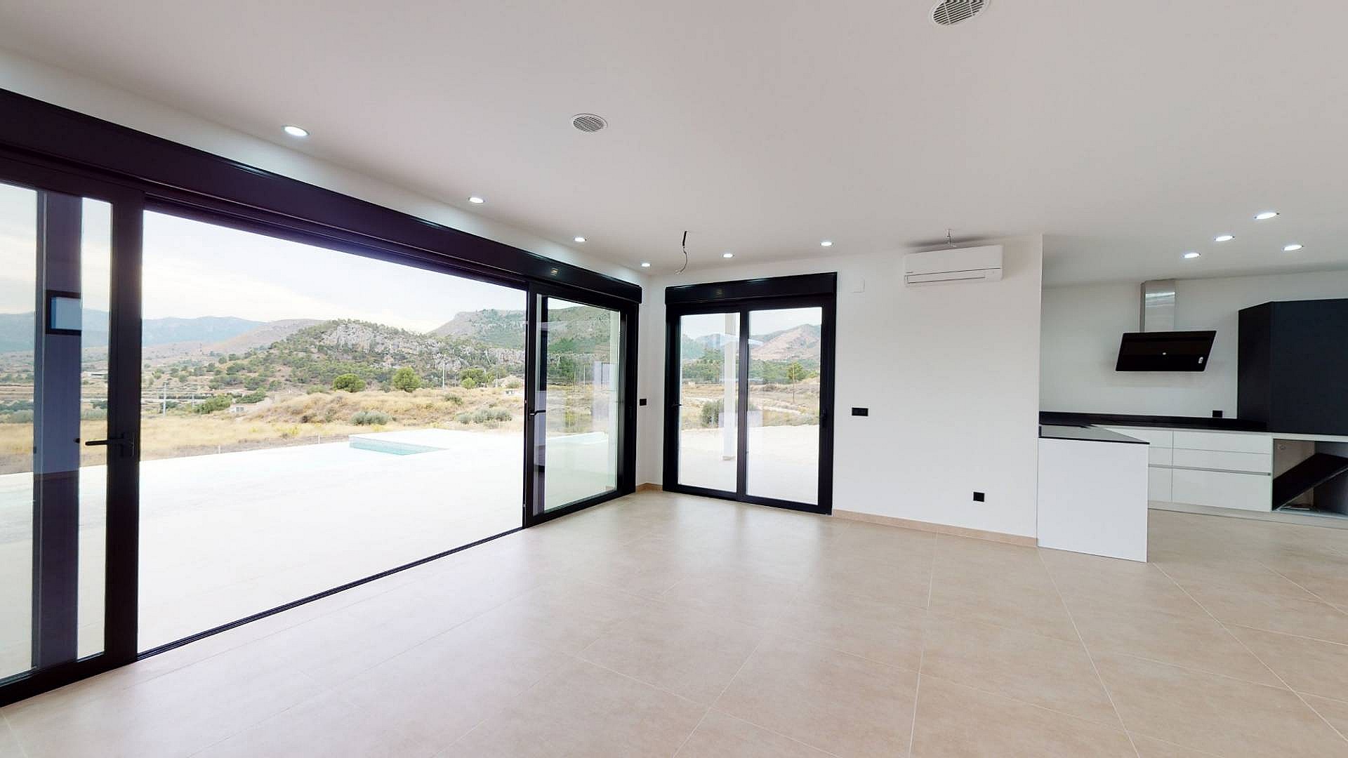 Detached villa with pool under construction in Novelda in Medvilla Spanje