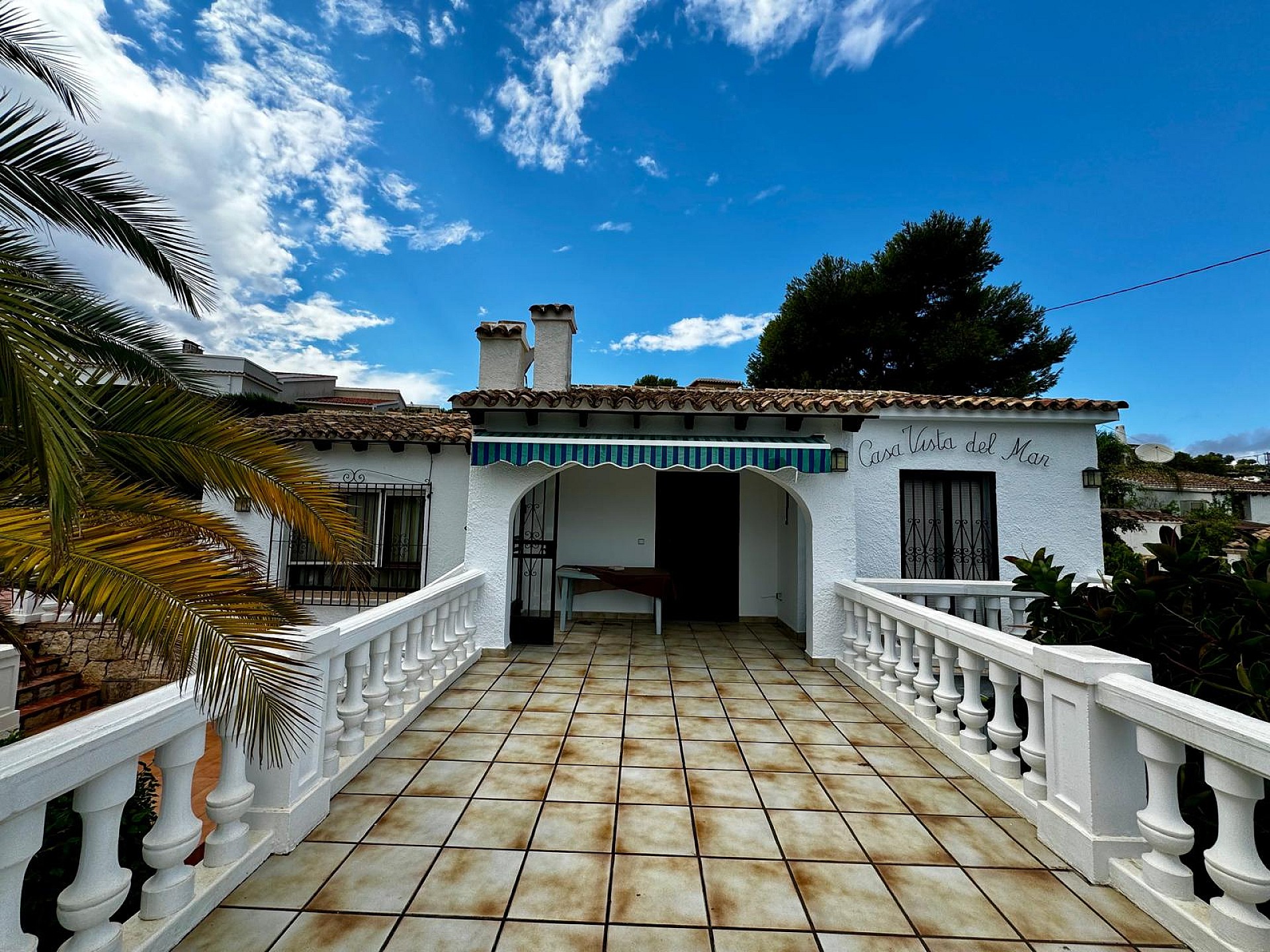 Spanish property with private pool for sale in Moraira in Medvilla Spanje